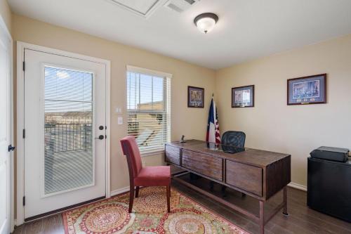 a home office with a desk and a chair at Bend in the River in Georgetown