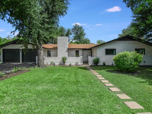 a house with a green lawn in front of it at Cherilliam Estate in Round Rock