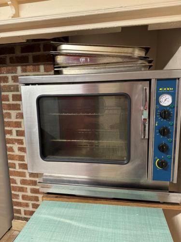 a microwave oven sitting on top of a shelf at Gîte La Bavière in Chassepierre