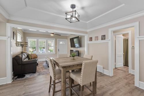 a dining room with a table and chairs at Cozy 3BR for Traveling Nurse and Families by Mys House in Milwaukee