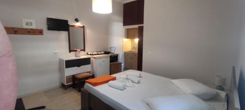Ένα ή περισσότερα κρεβάτια σε δωμάτιο στο Anna Studios and Apartments