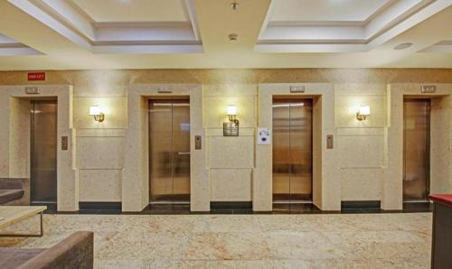 GumgaonにあるHotel BITTY KRISHNAの建物内のロビー