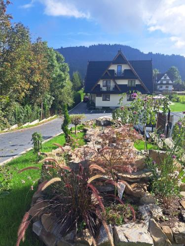 a garden in front of a house at Suchowianka Ski&Relax in Białka Tatrzańska