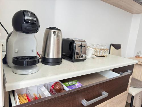 a kitchen counter with a coffee maker and a toaster at Apartament Benicarlo1 in Brad