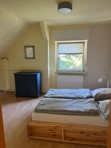 a bedroom with a bed with a window and a desk at Kleine Auszeit in Trebbin