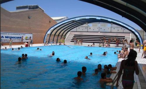 Piscine de l'établissement Apartamentos Luz de Luna B ou située à proximité