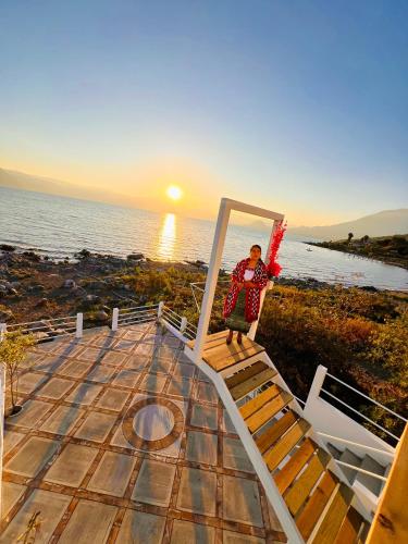 a man is standing on the stairs of a boat at Alojamiento el Abuelo in San Pedro La Laguna