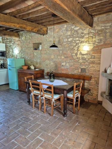 Kuchyň nebo kuchyňský kout v ubytování Agriturismo Case Corboli appartamento Utimio
