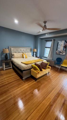 a bedroom with a bed and a couch in it at Chic 5 BD home in Little Italy in Baltimore