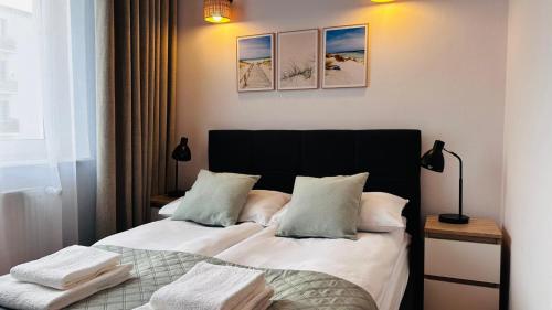 Postel nebo postele na pokoji v ubytování Apartament Dworcowa z widokiem na park