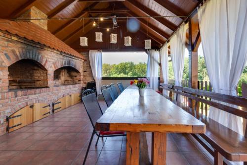 Fotografie z fotogalerie ubytování Rustic Cottage With Heated Pool - Happy Rentals v destinaci Velika Buna