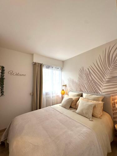 a bedroom with a large bed with white sheets at Sweet Home - Cocon élégant climatisé, piscine été, balcon & parking privé in Chambéry