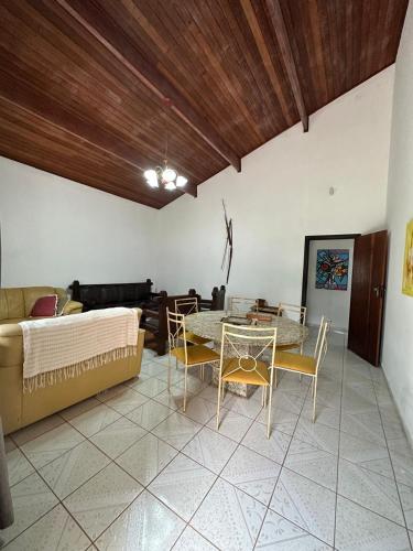 a living room with a table and chairs and a couch at Chácara em Piracaia in Piracaia