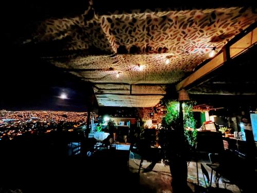 a night view of a building with lights at Apart Hotel Jagui Haus Departamentos tipo Loft y Hermosa Terraza con vista al Mar in Valparaíso