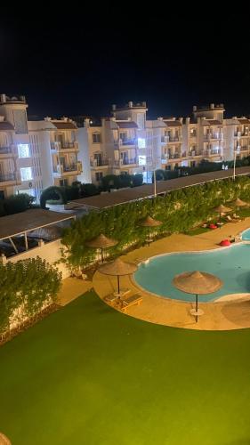 Sharm Hills Luxury Pool Viewの敷地内または近くにあるプール