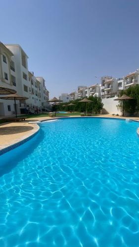 Sharm Hills Luxury Pool Viewの敷地内または近くにあるプール