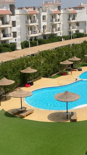 Sharm Hills Luxury Pool Viewの敷地内または近くにあるプール
