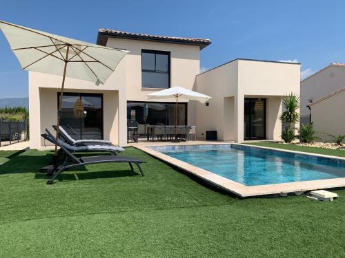 Piscina a Villa MTI Ventoux o a prop