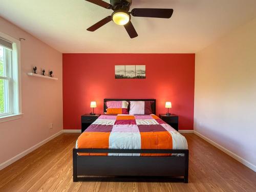 Ein Bett oder Betten in einem Zimmer der Unterkunft Evergreen Escape Relaxing Conway Getaway