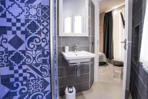A bathroom at Roma 2B