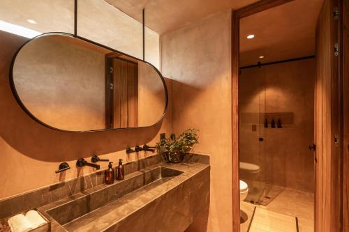 Un baño de Xela Tulum - Member of Design Hotels