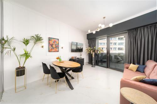 Χώρος καθιστικού στο ANS Hanza Tower Apartment with private jacuzzi - Swimming pool, sauna, jacuzzi, viewing terrace