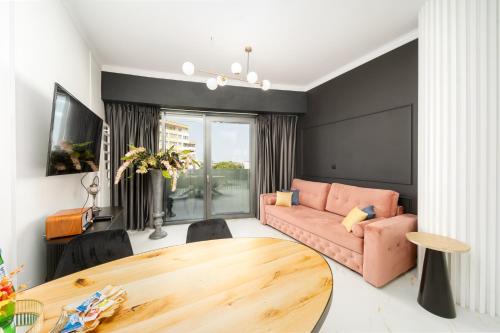 Χώρος καθιστικού στο ANS Hanza Tower Apartment with private jacuzzi - Swimming pool, sauna, jacuzzi, viewing terrace