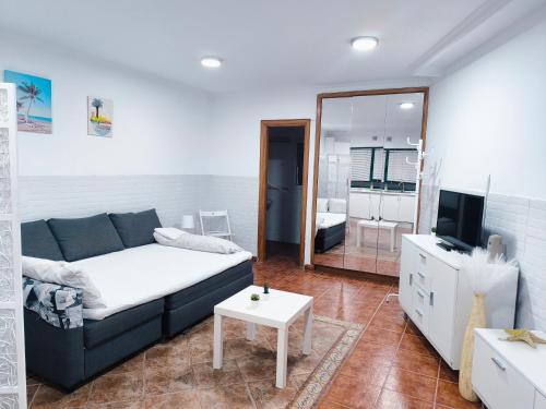 TV a/nebo společenská místnost v ubytování Loft renovado El Tabaibal