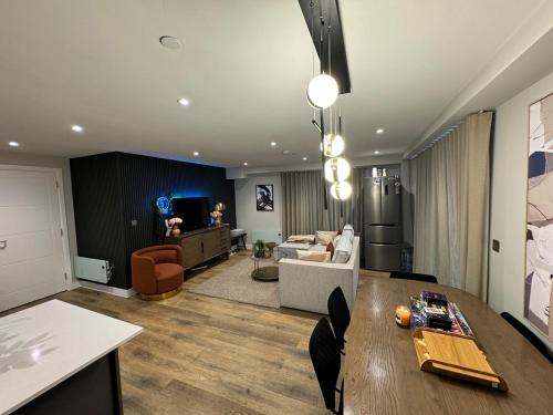 Posezení v ubytování Cozy Room in 3-Bedroom Flat Nottingham