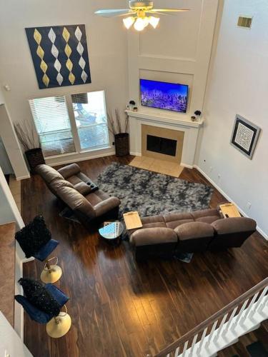 a living room with a couch and a tv at StayCation Away in Humble