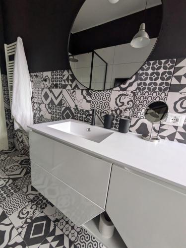Entire and charming flat on Navigli in Milan
