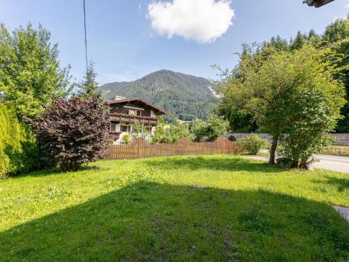 a yard with a house and a fence at Oberleitner L in Brixen im Thale