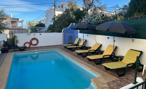 Πισίνα στο ή κοντά στο Travellers Guesthouse