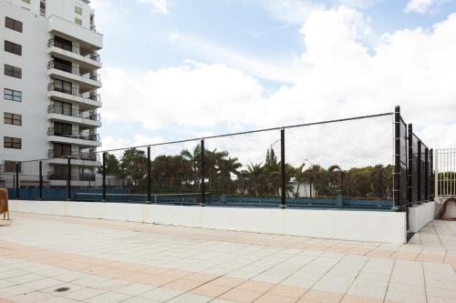 Εγκαταστάσεις για τένις ή/και σκουός στο BeachFront Condo ή εκεί κοντά