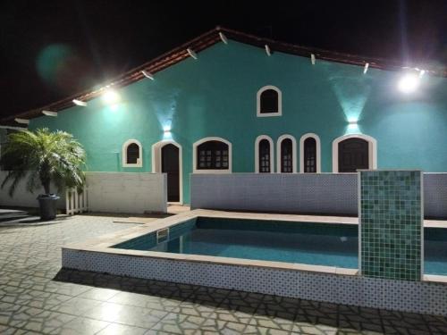 Бассейн в Itanhaem - Casa com Piscina или поблизости