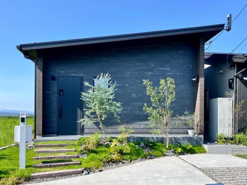 a blue house with a blue door at konoma - Vacation STAY 99101v in Takashima