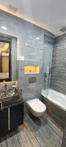 Koupelna v ubytování Fiaa- GARNET 3BHK