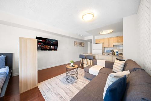 a living room with a couch and a kitchen at Downtown Toronto Studio Retreat in Toronto