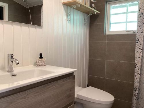 Un baño de Sauna Retreat in Blabjerg - By Traum Ferienwohnungen