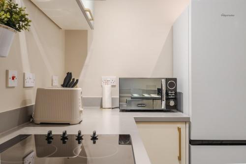 Luxury Liverpool City Centre Apartment with Balcony, Sleeps 8, Near Liverpool ONE and Royal Albert Docks photo 15