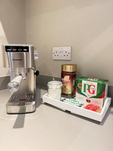Luxury Liverpool City Centre Apartment with Balcony, Sleeps 8, Near Liverpool ONE and Royal Albert Docks photo 16