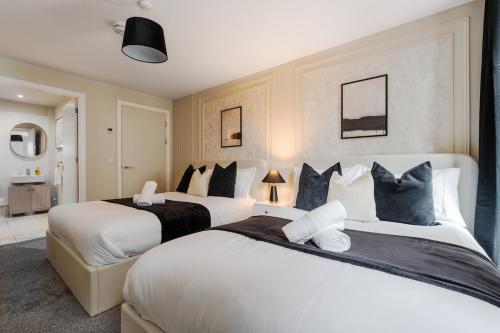Luxury Liverpool City Centre Apartment with Balcony, Sleeps 8, Near Liverpool ONE and Royal Albert Docks photo 5