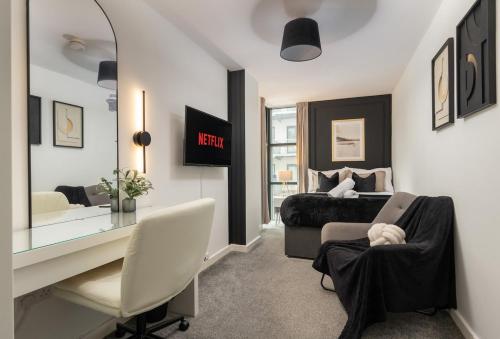 a bedroom with a bed and a desk and a bed and a mirror at Luxury Liverpool City Centre Apartment with Balcony, Sleeps 8, Near Liverpool ONE and Royal Albert Docks in Liverpool