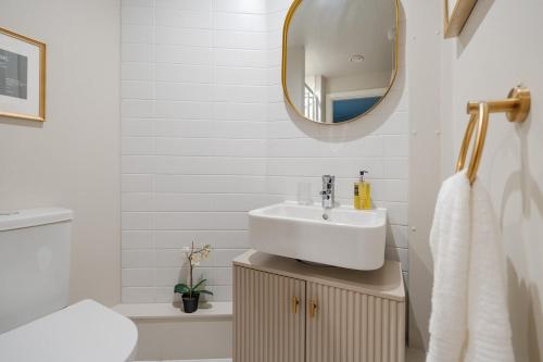 Luxury Liverpool City Centre Apartment with Balcony, Sleeps 8, Near Liverpool ONE and Royal Albert Docks photo 36