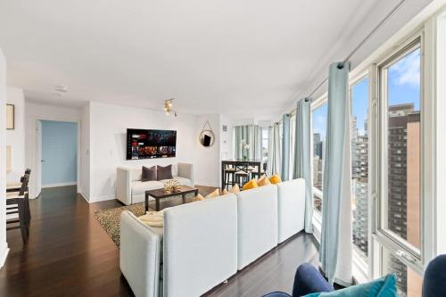 Телевизор и/или развлекательный центр в Stylish 2BR Downtown Escape Prime Victoria Spot