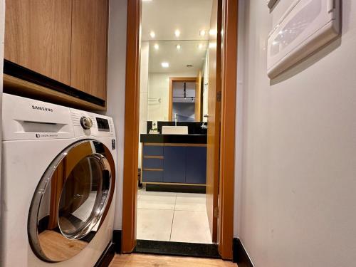 Η κουζίνα ή μικρή κουζίνα στο Luxury Flat NEW 15 MIN AIRPORT with PARKING SPACE