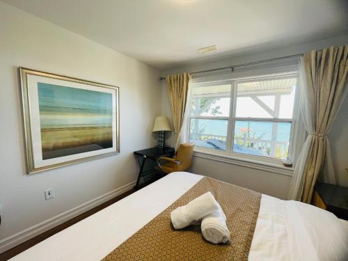 a bedroom with a bed and a window at Entire Cozy Apartment with Share Jacuzzi to Enjoy Amazing Views in Halifax