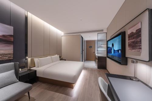 Μια τηλεόραση ή/και κέντρο ψυχαγωγίας στο Atour Hotel Beijing Bird's Nest Anzhenmen Subway Station