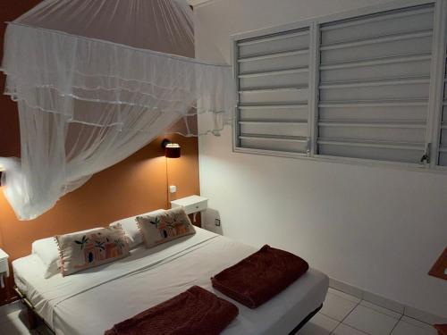 Katil atau katil-katil dalam bilik di Villa Katalpa, Le paradis les pieds dan l'eau