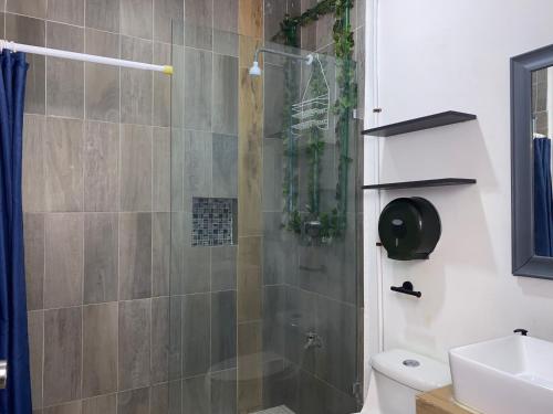 Un baño de Maui Hostels Playa del Carmen